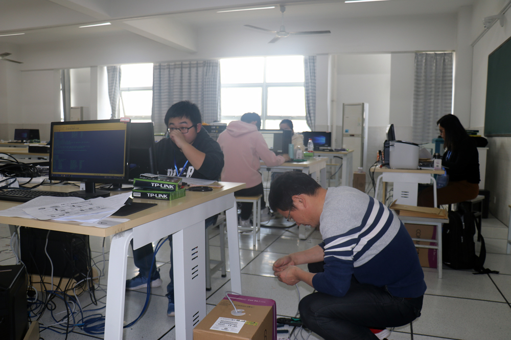 計(jì)算機(jī)教研室全力參與市技能大賽信息技術(shù)類賽事組織工作，展現(xiàn)專業(yè)擔(dān)當(dāng)與南京風(fēng)采